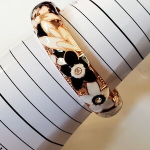 Cloisonne Hinged Signed Goldtone Floral Bangle Black & White Vintage 80s